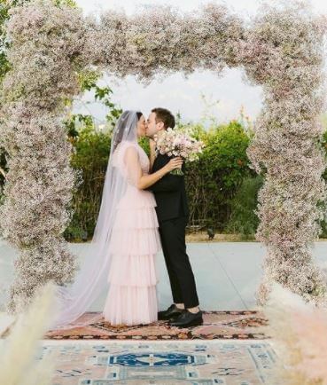 Stacy Moore's daughter Mandy Moore with her husband Taylor Goldsmith at their wedding